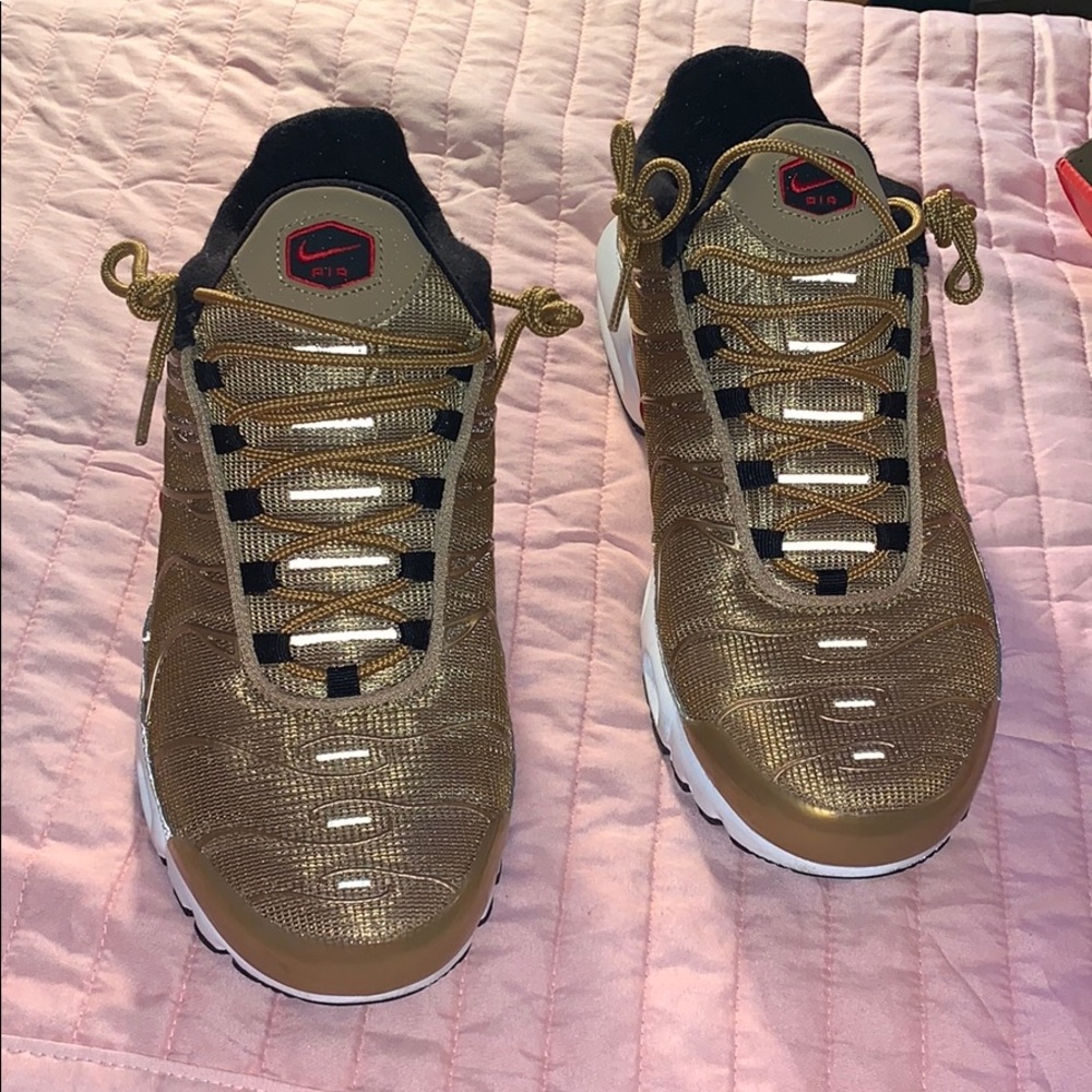 Air Max Plus QS